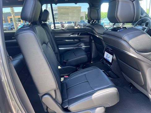 New 2026 Jeep Grand Wagoneer Summit AWD/4WD image 12