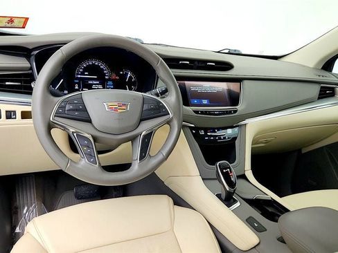 Used 2019 Cadillac XT5 Luxury FWD image 14