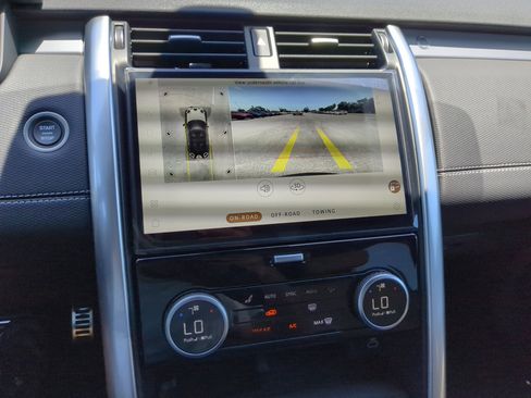 New 2025 Land Rover Discovery Dynamic SE image 23