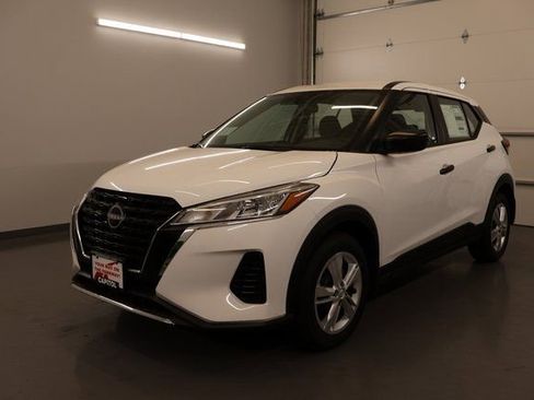 New 2025 Nissan Kicks Play S image 2