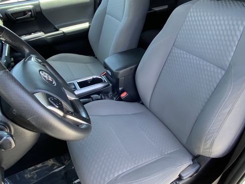 Certified 2020 Toyota Tacoma SR5 RWD image 28