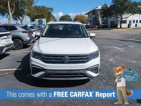 Certified 2022 Volkswagen Tiguan SE w/ Panoramic Sunroof Package image 2