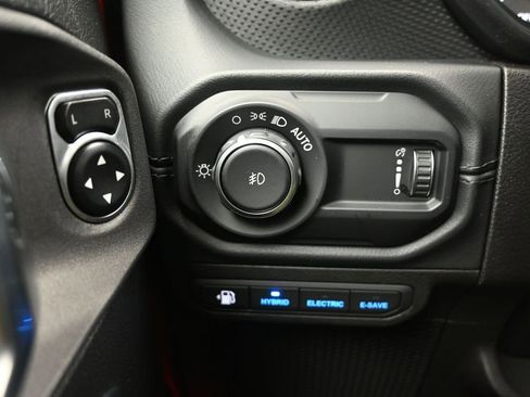 Used 2024 Jeep Wrangler Unlimited Rubicon 4xe AWD/4WD image 18