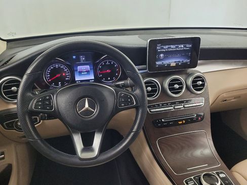 Used 2019 Mercedes-Benz GLC 300 w/ Premium Package image 22