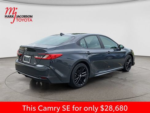 Used 2025 Toyota Camry SE FWD image 9