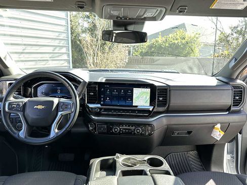 Used 2025 Chevrolet Silverado 2500 LT w/ Convenience Package image 14