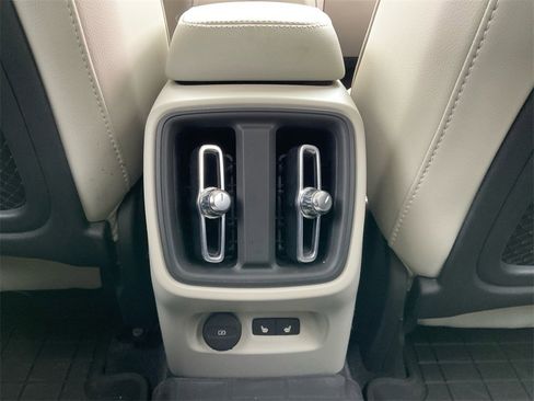 Used 2024 Volvo XC40 B5 Plus w/ Protection Package Premier image 23