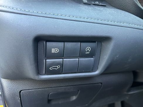 Certified 2023 Toyota Highlander XLE image 18