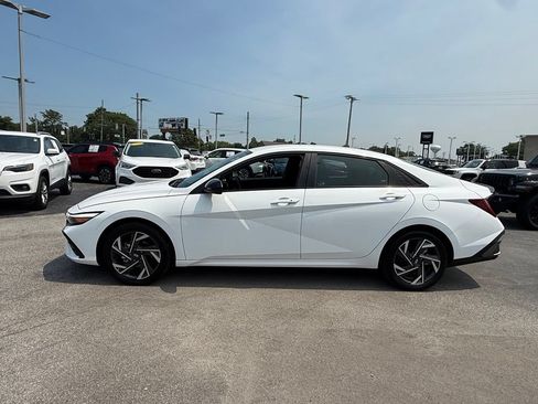 Used 2025 Hyundai Elantra SEL FWD image 4