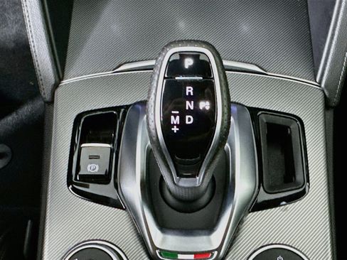 Used 2024 Alfa Romeo Stelvio Veloce AWD/4WD image 25