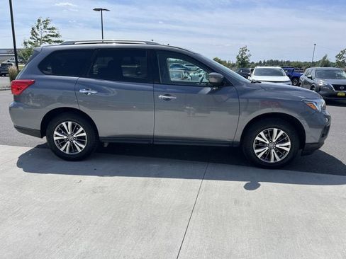 Certified 2019 Nissan Pathfinder SV image 5