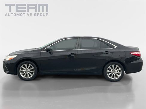 Used 2017 Toyota Camry XLE image 4
