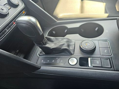 Used 2021 Volkswagen Atlas Cross Sport SE w/ Panoramic Sunroof Package image 26