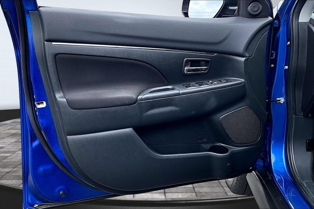 Used 2018 Mitsubishi Outlander Sport LE AWD/4WD image 22