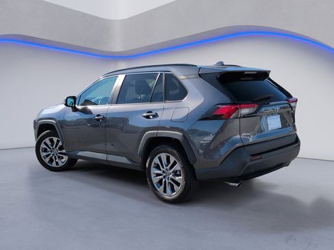 Used 2023 Toyota RAV4 XLE Premium image 9