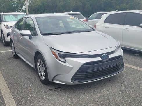 Used 2025 Toyota Corolla LE w/ Convenience Package FWD image 1