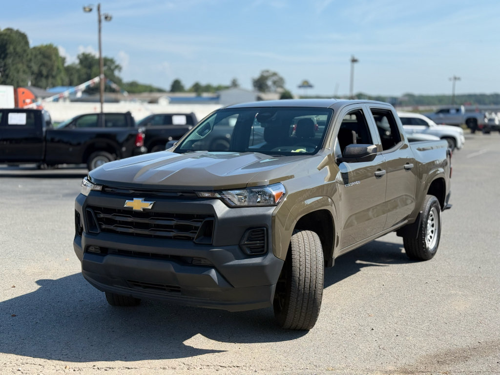 Used 2023 Chevrolet Colorado W/T RWD image 3