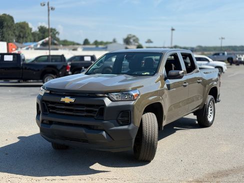 Used 2023 Chevrolet Colorado W/T RWD image 3