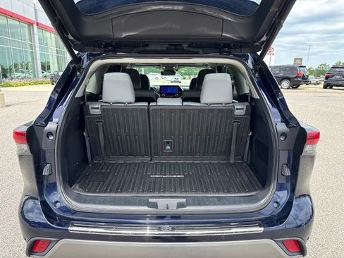 Used 2023 Toyota Highlander Platinum AWD/4WD image 14
