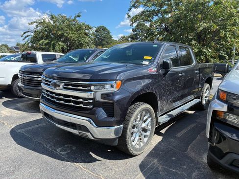 Used 2023 Chevrolet Silverado 1500 LTZ AWD/4WD image 2