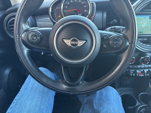 Used 2017 MINI Cooper 4-Door Hardtop image 27