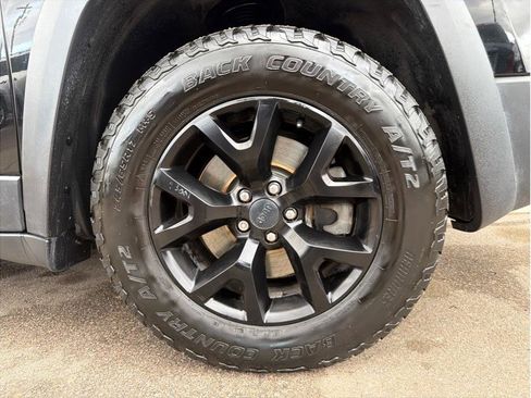Used 2017 Jeep Cherokee Trailhawk w/ Comfort/Convenience Group image 21