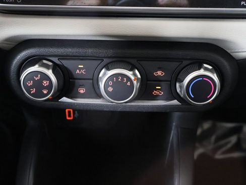 Used 2021 Nissan Versa SV image 39