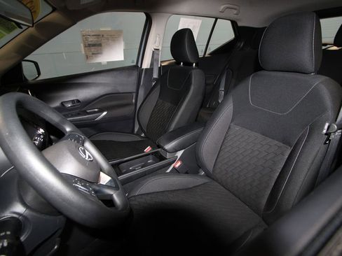 Used 2024 Nissan Kicks SV image 4