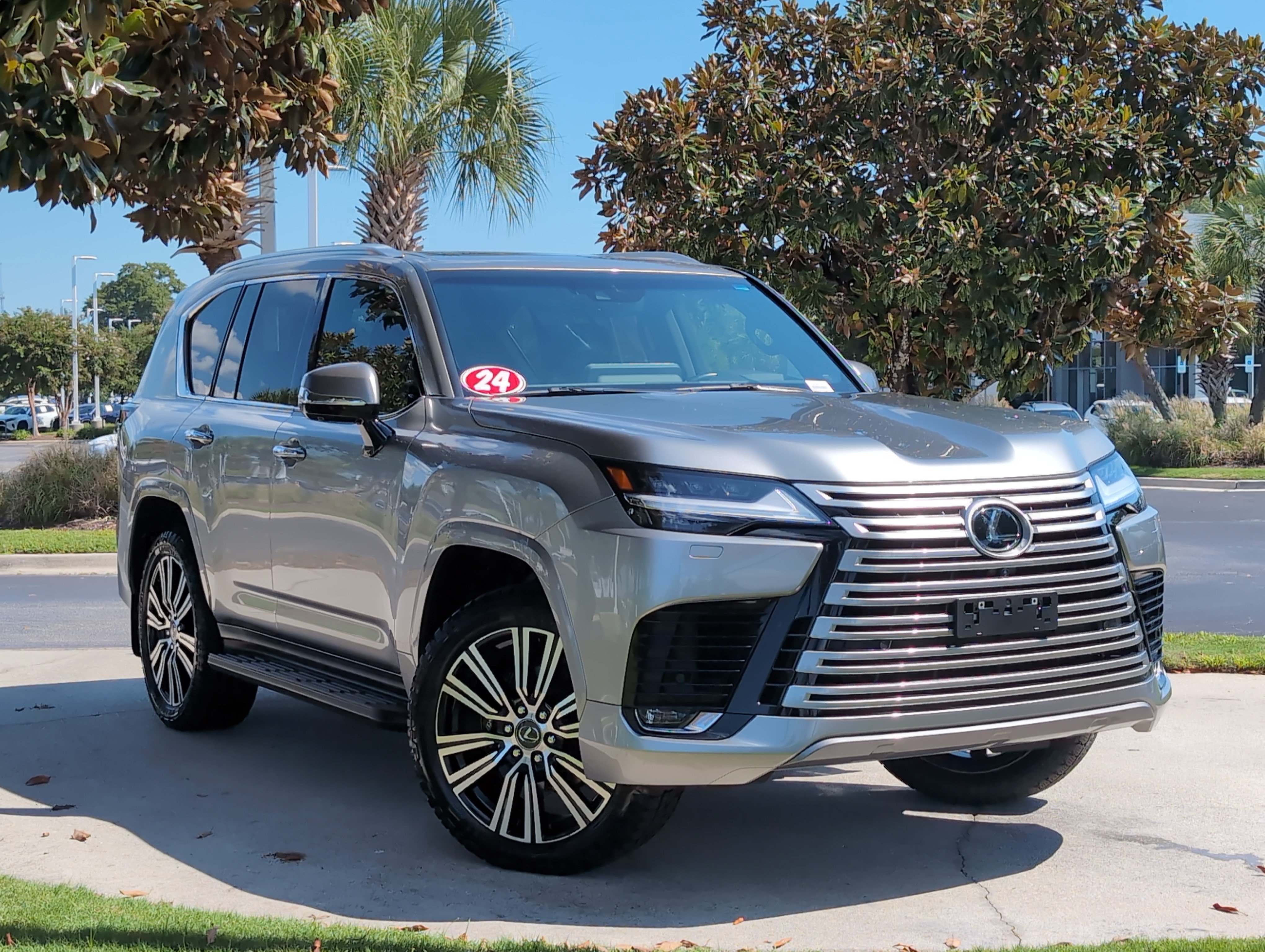 Used 2024 Lexus LX 600 4WD w/ Luxury Package image 2