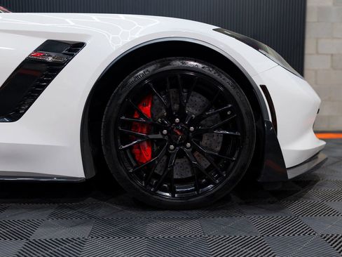Used 2016 Chevrolet Corvette Z06 w/ Z07 Performance Package RWD image 13