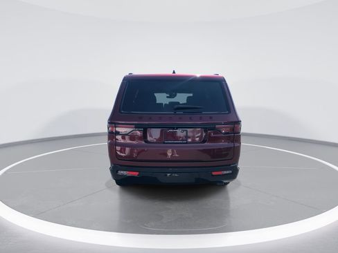 Used 2024 Jeep Wagoneer Series II w/ Convenience Group I image 7