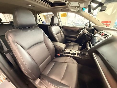 Used 2017 Subaru Outback 3.6R Limited image 17