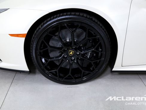 Used 2022 Lamborghini Huracan EVO image 26