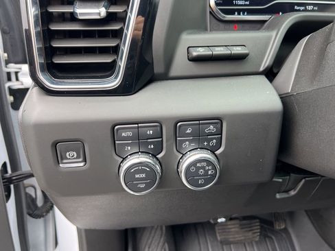 Used 2025 GMC Sierra 3500 Denali w/ Denali Reserve Package image 9