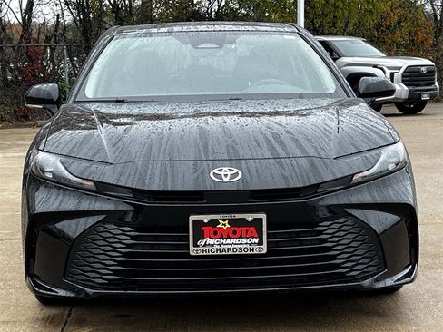 Used 2025 Toyota Camry LE image 7