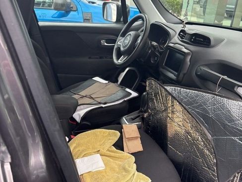 Used 2018 Jeep Renegade Latitude image 10