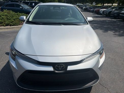 Used 2025 Toyota Corolla LE FWD image 3