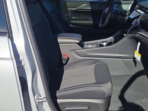 New 2025 Jeep Grand Cherokee Laredo X image 8