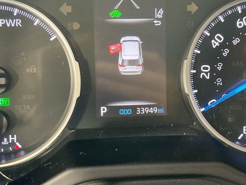 Used 2019 Toyota RAV4 LE image 12