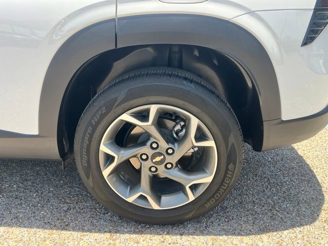 Used 2025 Chevrolet Trax LT FWD image 10