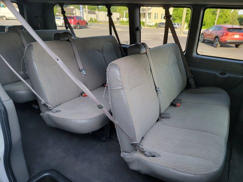 Used 2020 Chevrolet Express 3500 LT w/ LT Preferred Equipment Group RWD image 15