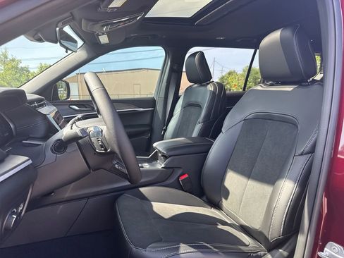 New 2026 Jeep Grand Cherokee L 2WD image 12