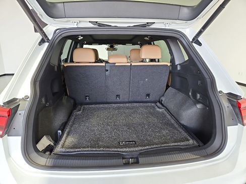 Used 2024 Volkswagen Tiguan SE w/ Panoramic Sunroof Package AWD/4WD image 21