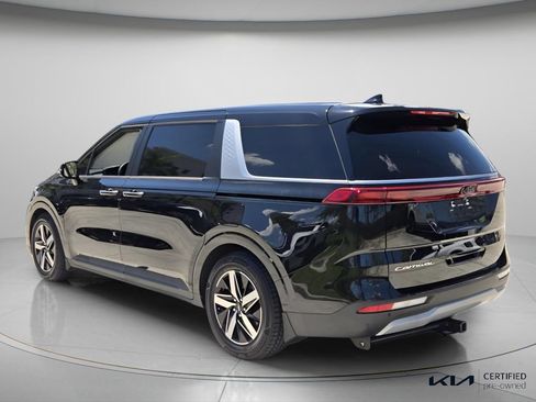 Certified 2022 Kia Carnival LX FWD image 8