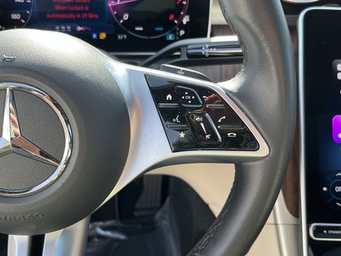 Used 2025 Mercedes-Benz C 300 4MATIC Sedan image 22