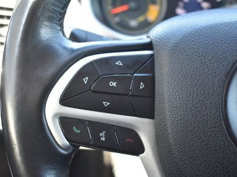 Used 2018 Jeep Cherokee Trailhawk w/ Cold Weather Group AWD/4WD image 21