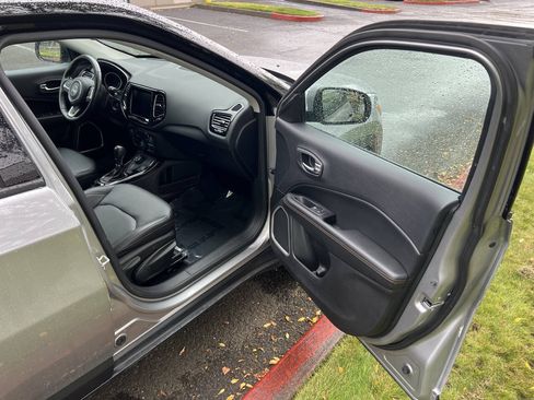 Used 2019 Jeep Compass Limited AWD/4WD image 10