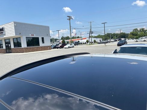 Used 2024 Hyundai Kona Limited AWD/4WD image 14
