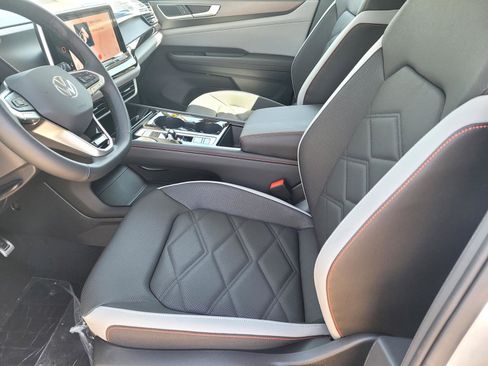New 2026 Volkswagen Atlas Peak Edition image 9