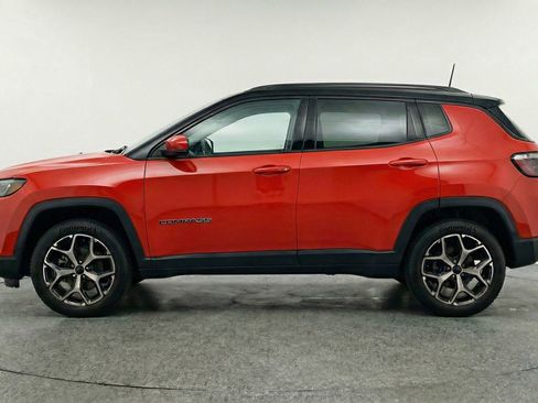 Used 2025 Jeep Compass Limited image 5